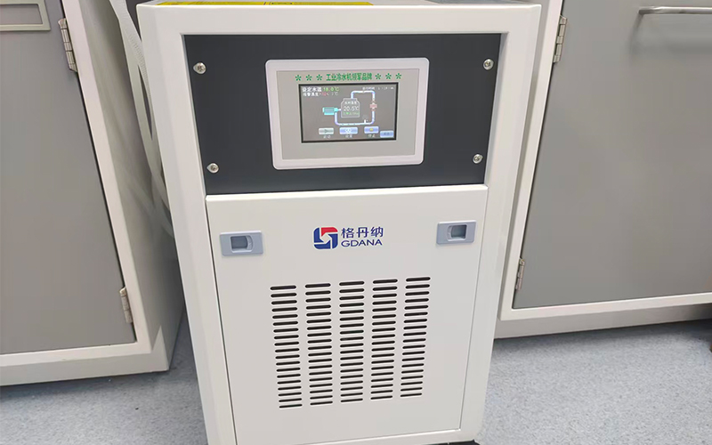 冷水機